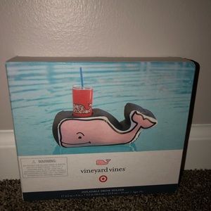 NEW Vineyard Vines pool float